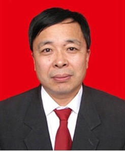 杨依春